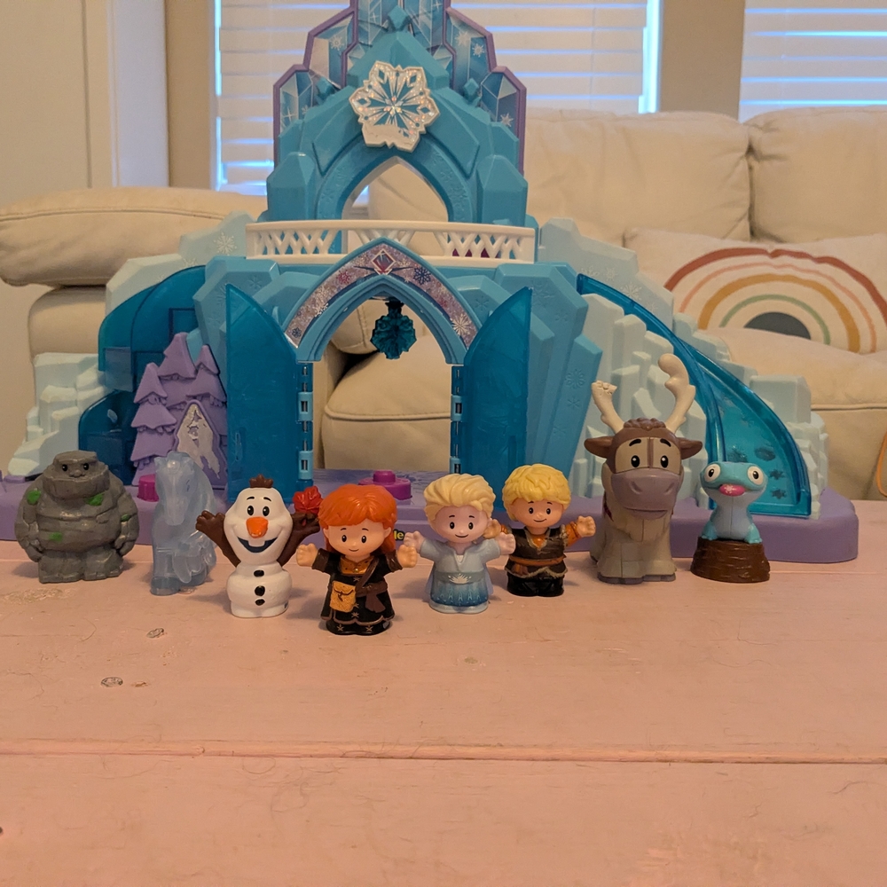 Little People Frozen Castle Playset with Characters